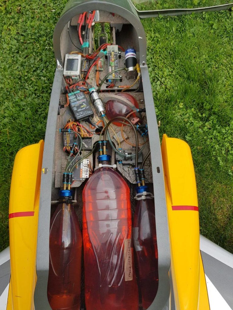 Innenleben eines Jetmodells mit Tanks