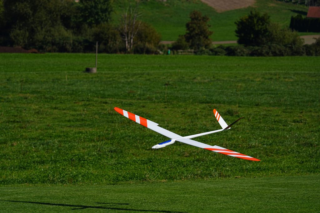 Flugschau MFV-Thal: Segelflugmodell landung