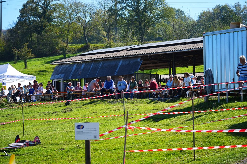 Flugschau MFV-Thal: Zuschaür übersicht