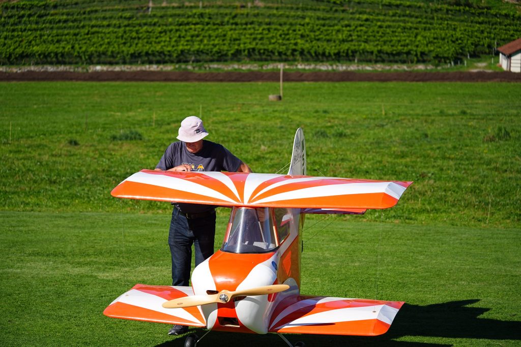 Flugschau MFV-Thal: Doppeldecker mit pilot