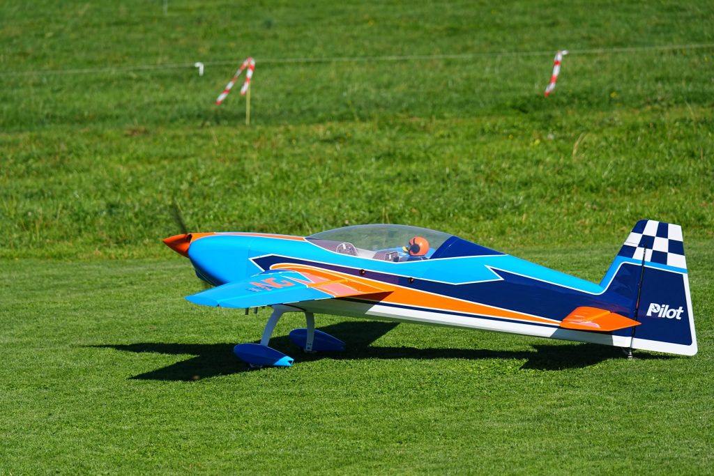 Flugschau MFV-Thal: Kunstflugmodell start
