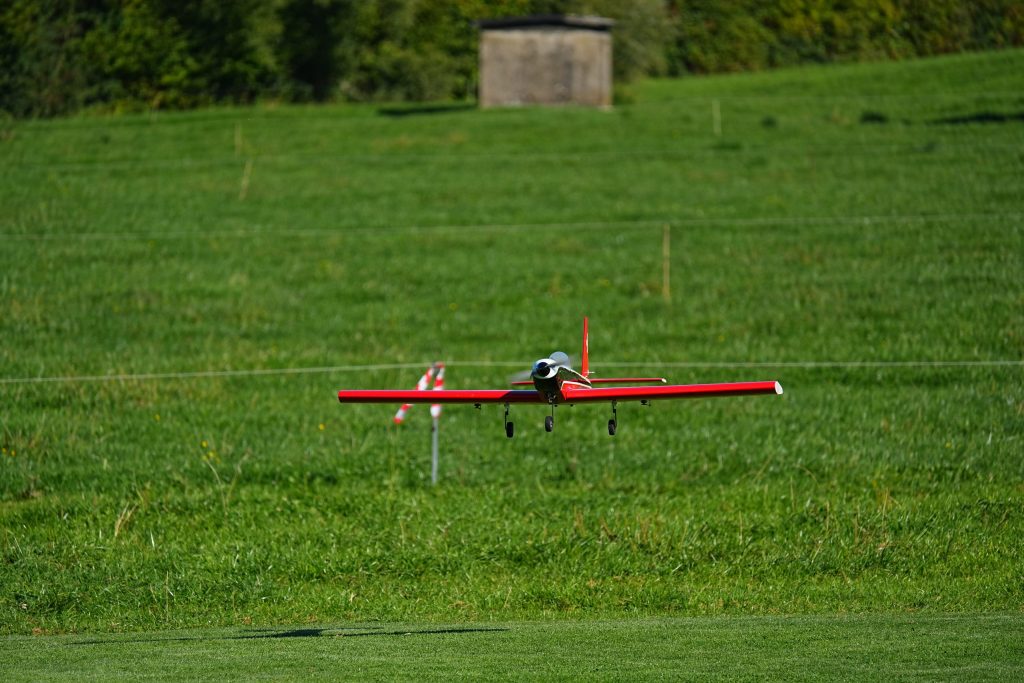 Flugschau MFV-Thal: Tiefdecker landung
