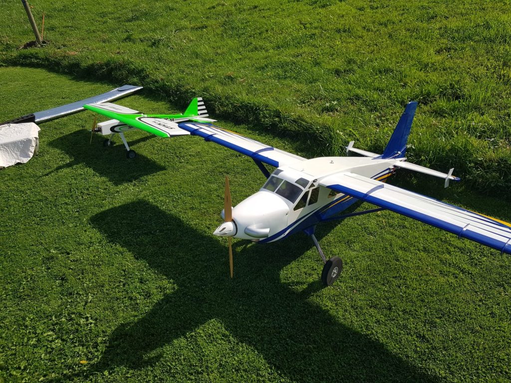 Freundschaftsfliegen MFG Altstätten: Hochdecker-Modell auf der Wiese