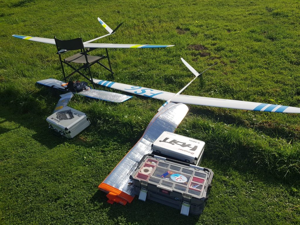 Freundschaftsfliegen MFG Altstätten: Segelflugmodelle auf der Wiese